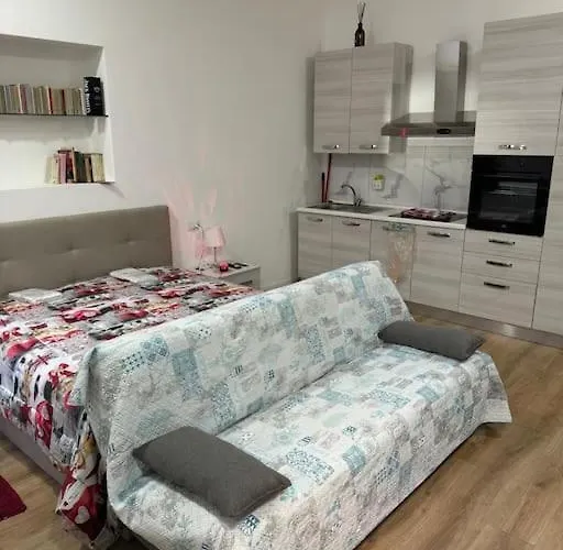 Via Garibaldi 1850 アパート